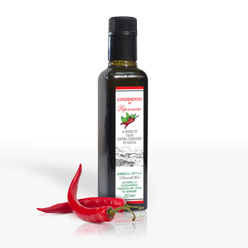 N.1 Bottiglia  Lt 0,250 Olio extra vergine di oliva 100% Italia Aromatizzato al Peperoncino